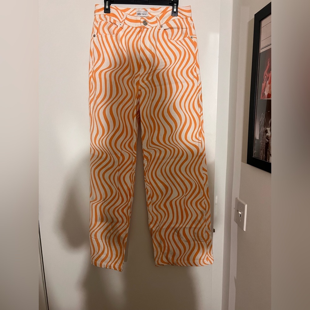 Zara high rise wide straight leg white and orange 90’s design jeans size 10